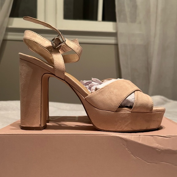 Tina Crossover Platform Sandal - Picture 7 of 9